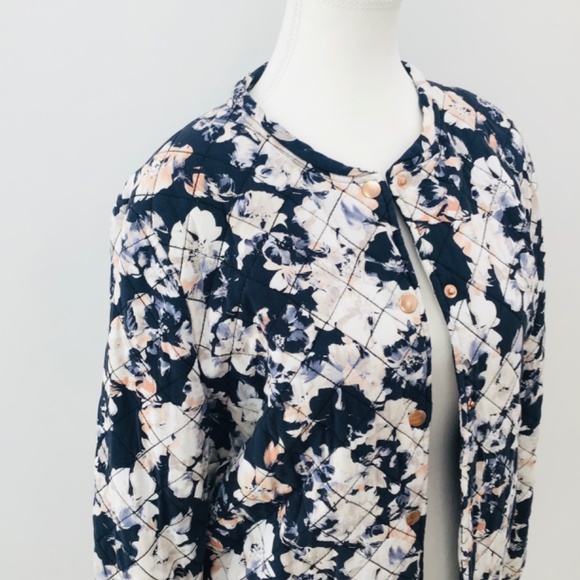 SOAKED IN LUXURY size M/L quilted jacket with blue/white/rose floral pattern - Picture 8 of 14